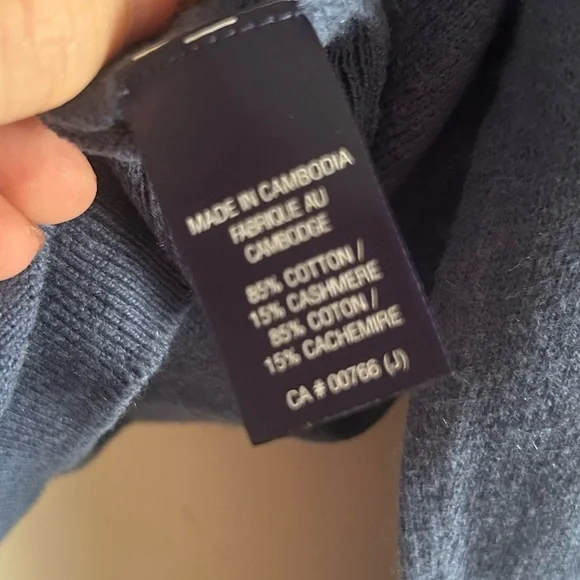 Grafton, size M, Cotton and Cashmere blue long sleeve pullover, V Neck - Picture 6 of 10